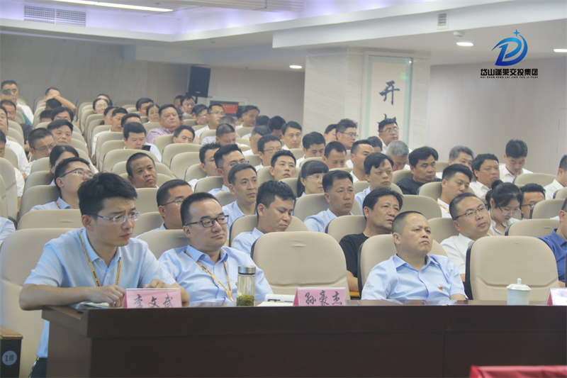 臺(tái)下特寫.jpg